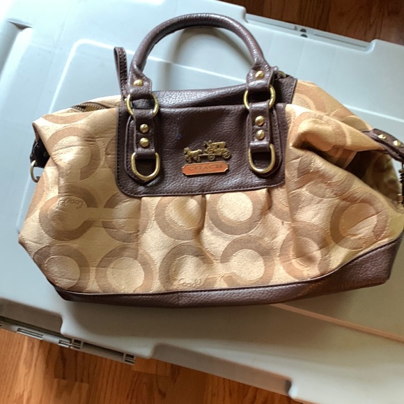 Coach - Picture 1 of 6